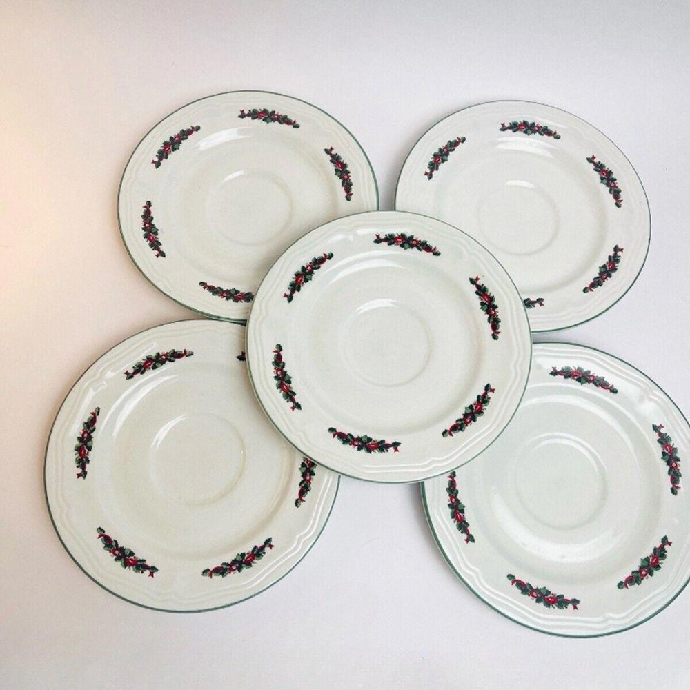 Vintage Unbranded Set of 5 Dessert Plates Christmas Holly 6.5" Ceramic Holiday - Picture 1 of 5